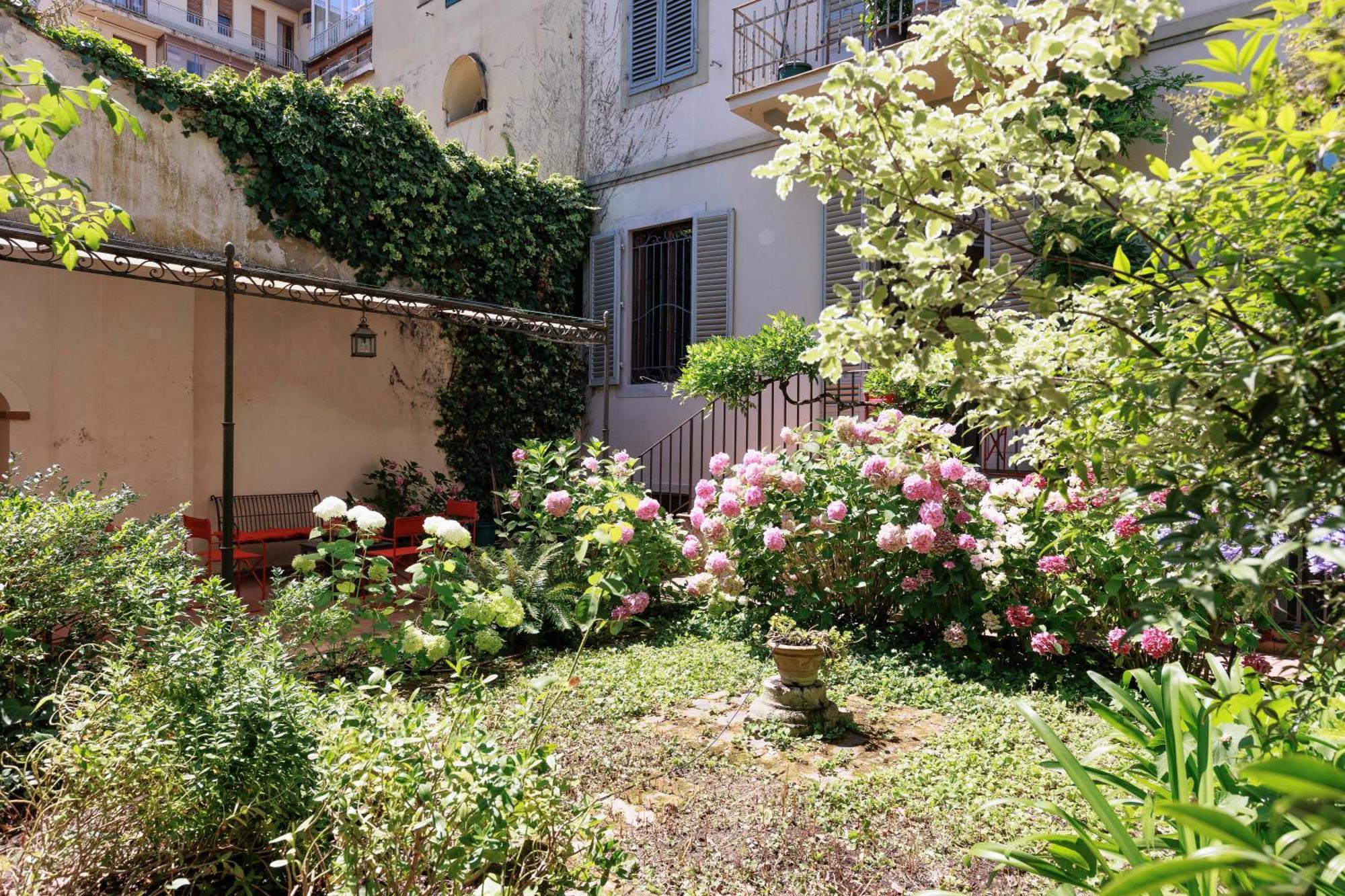Florence Huge Apartment With Private Garden Экстерьер фото